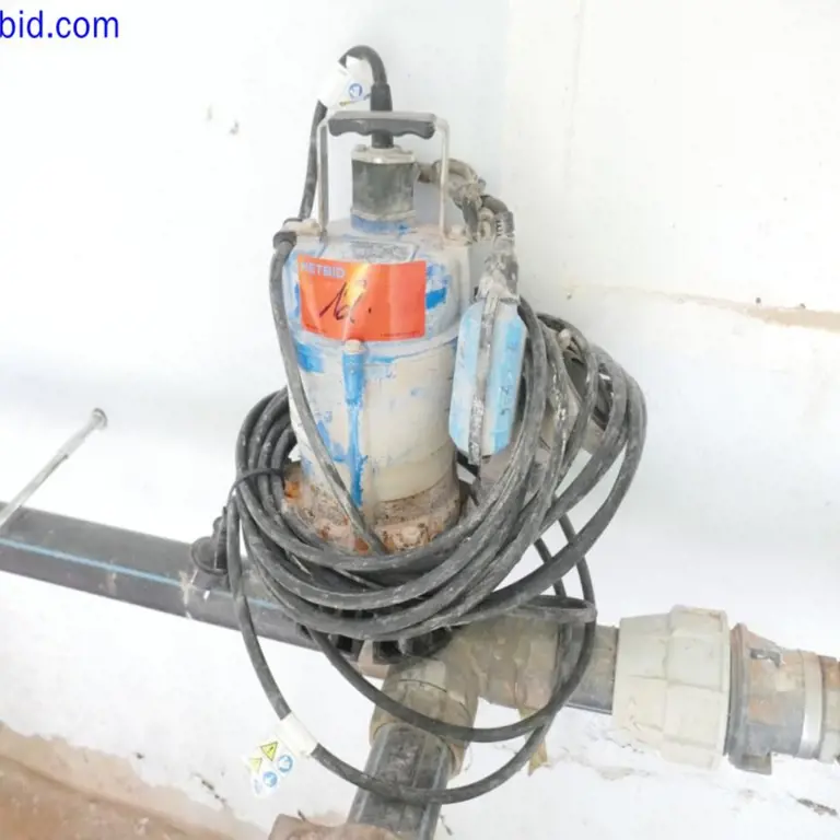 Submersible pump