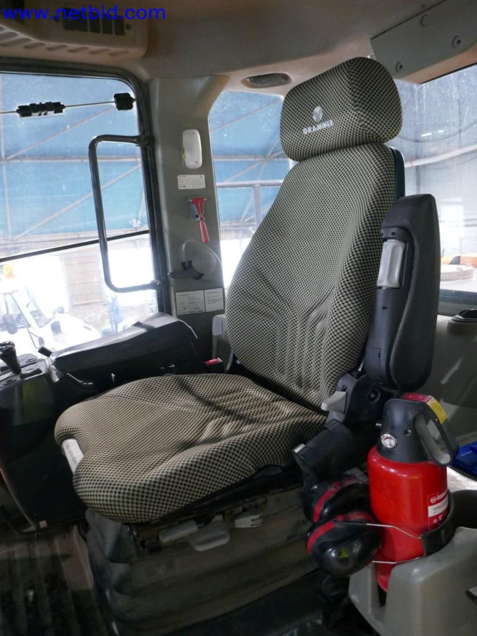 Matériel d'exploitation et de bureau du secteur minier-13