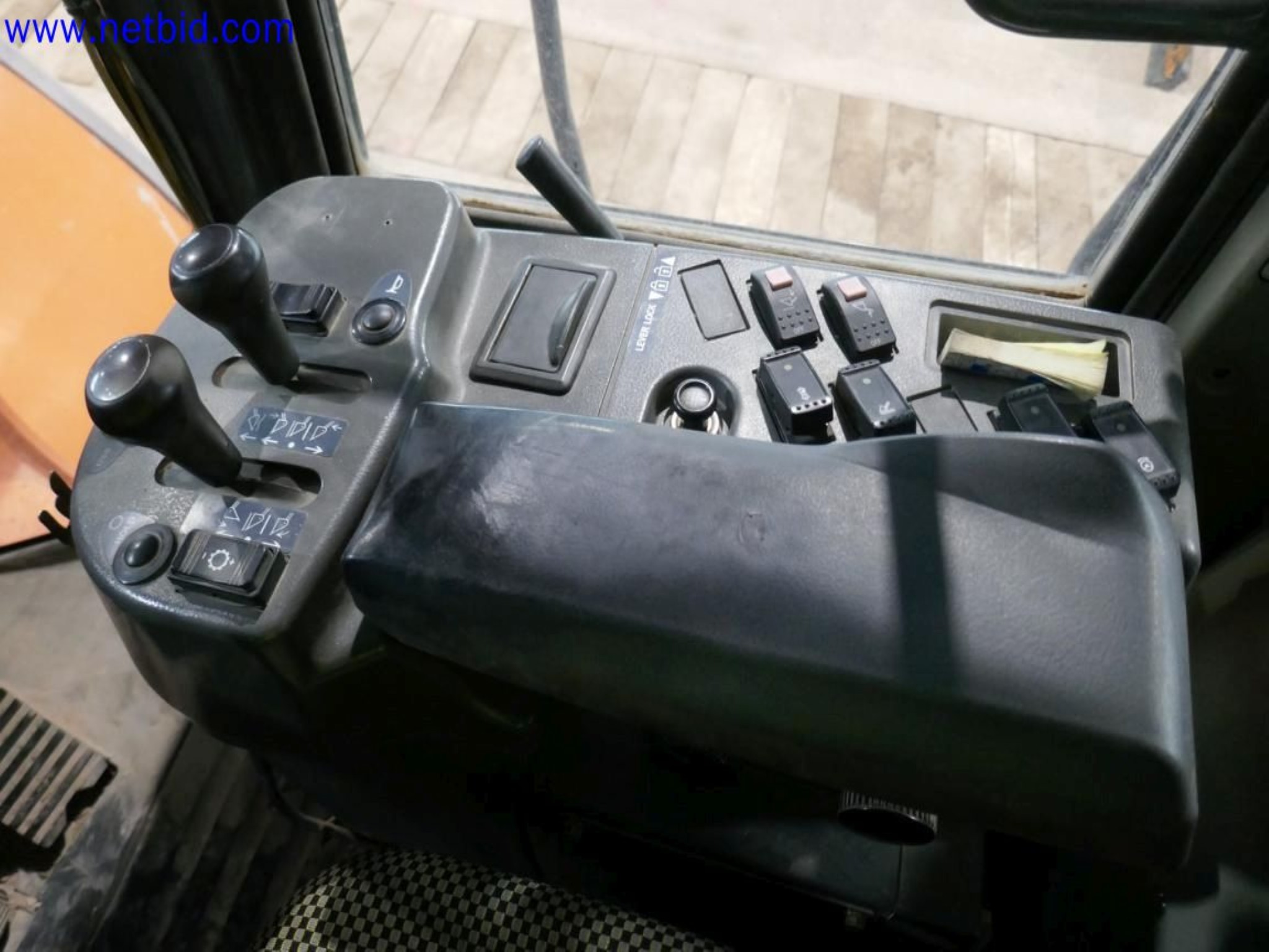 Matériel d'exploitation et de bureau du secteur minier-15