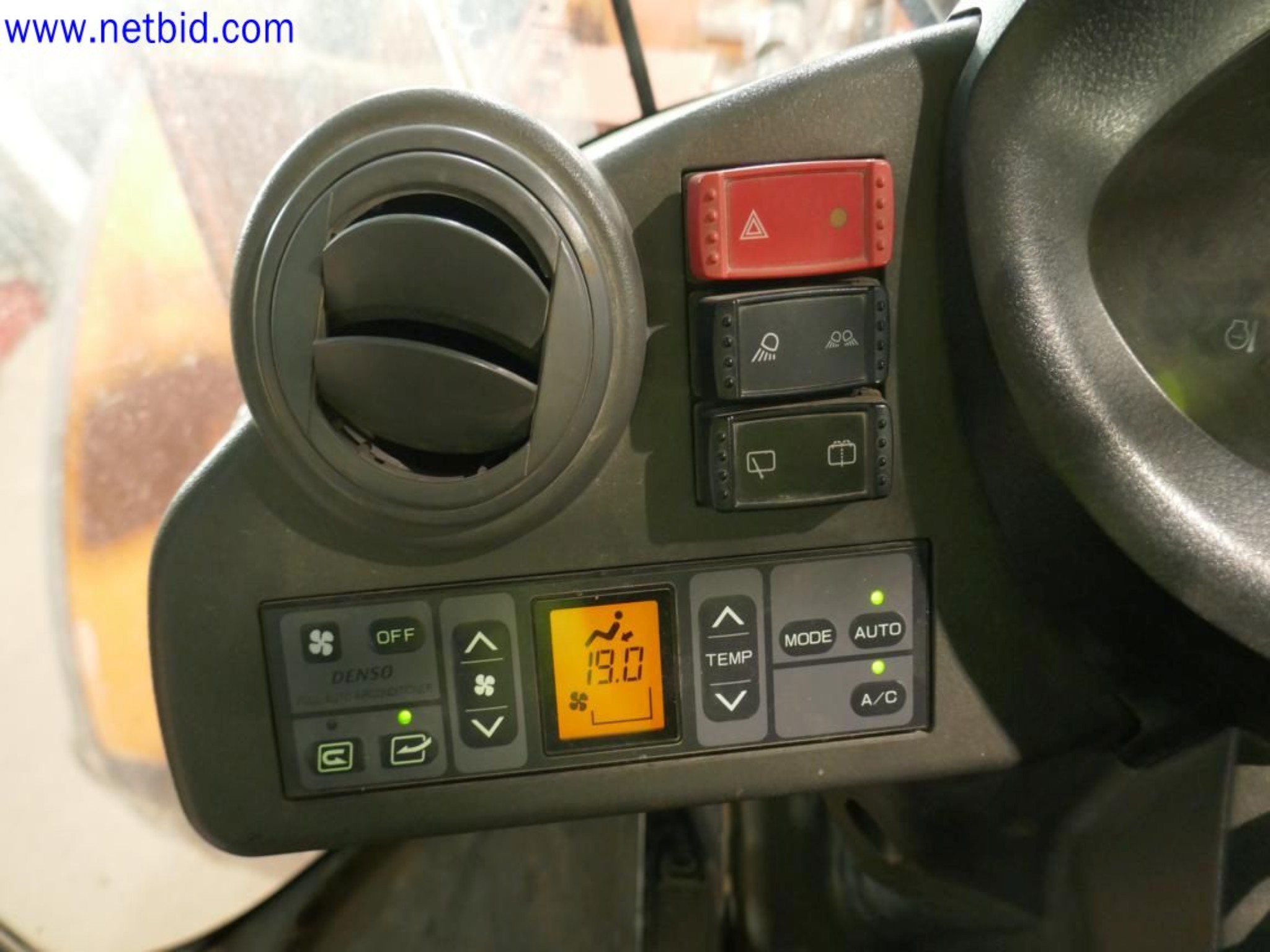 Matériel d'exploitation et de bureau du secteur minier-17