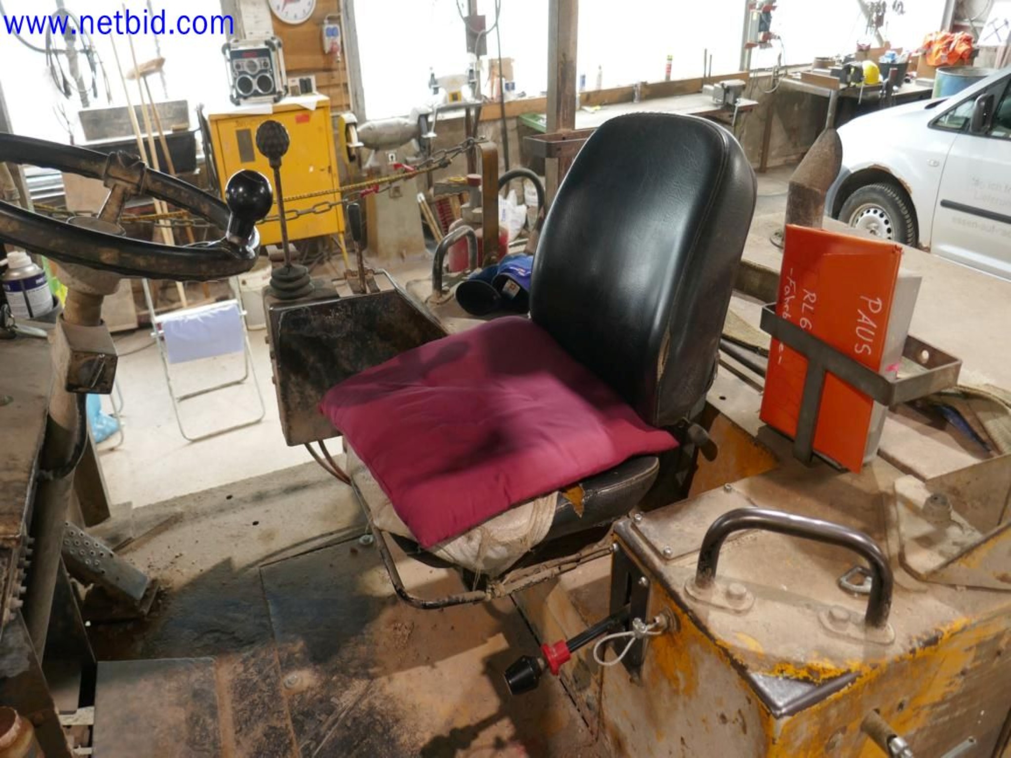 Sprzęt operacyjny i biurowy z sektora górniczego-6