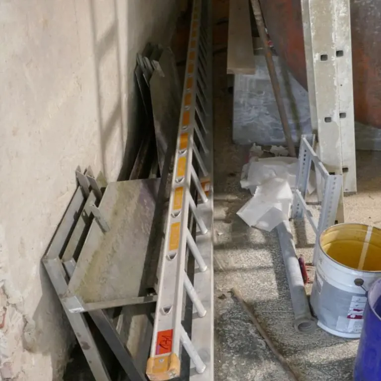 Aluminum extension ladder Layher