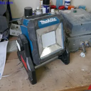 Projecteur de chantier à LED Makita MG003