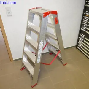 Aluminum trestle ladder