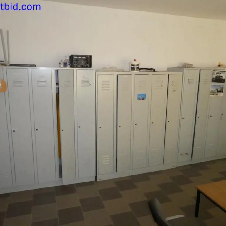 5 Metal lockers