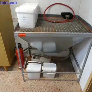 Knock-out table