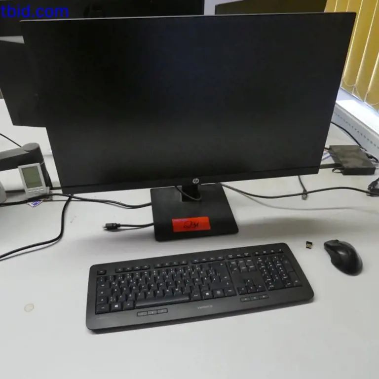 3 27" monitors HP
