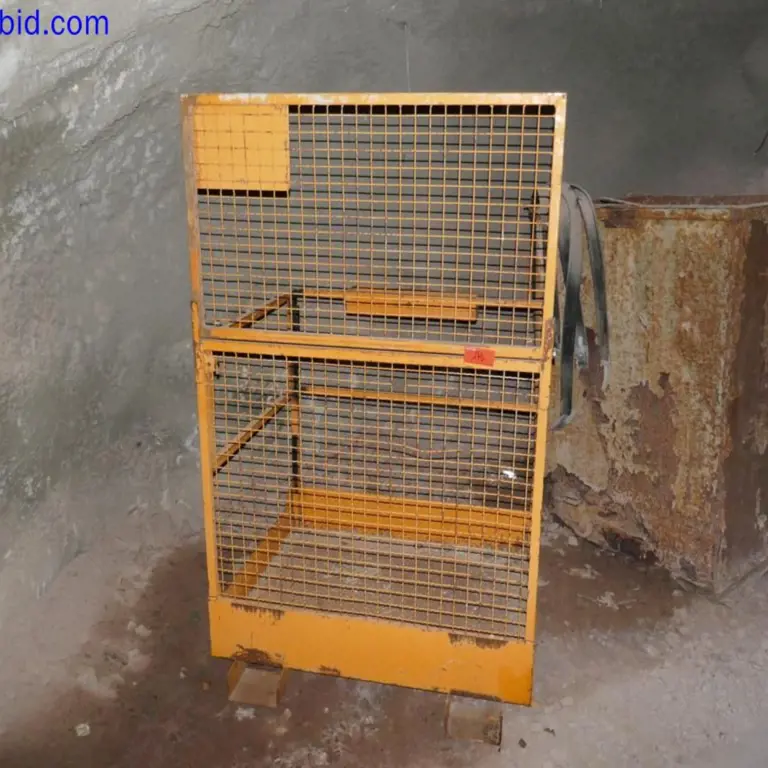 Passenger lifting basket