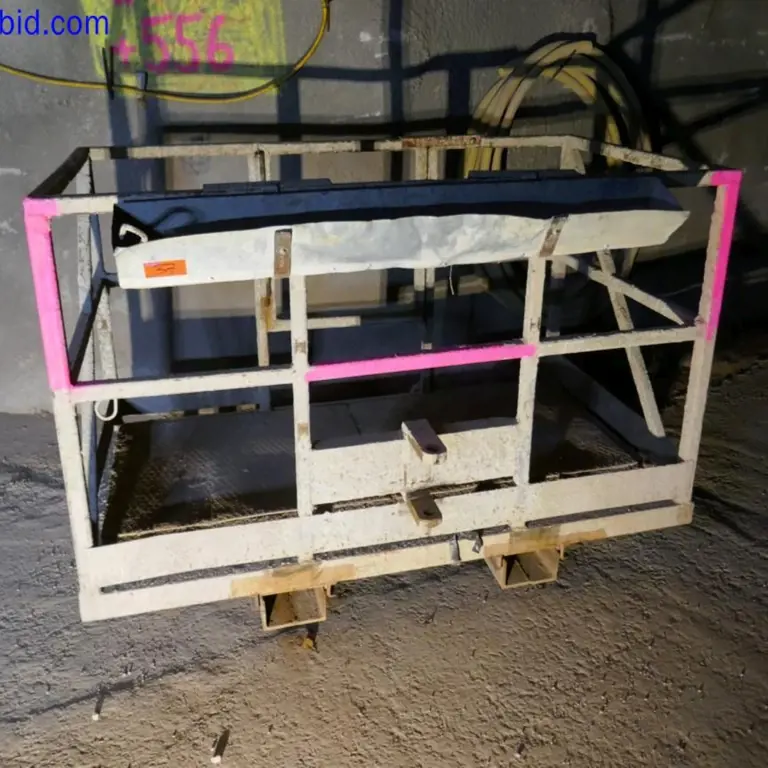 Passenger lifting basket