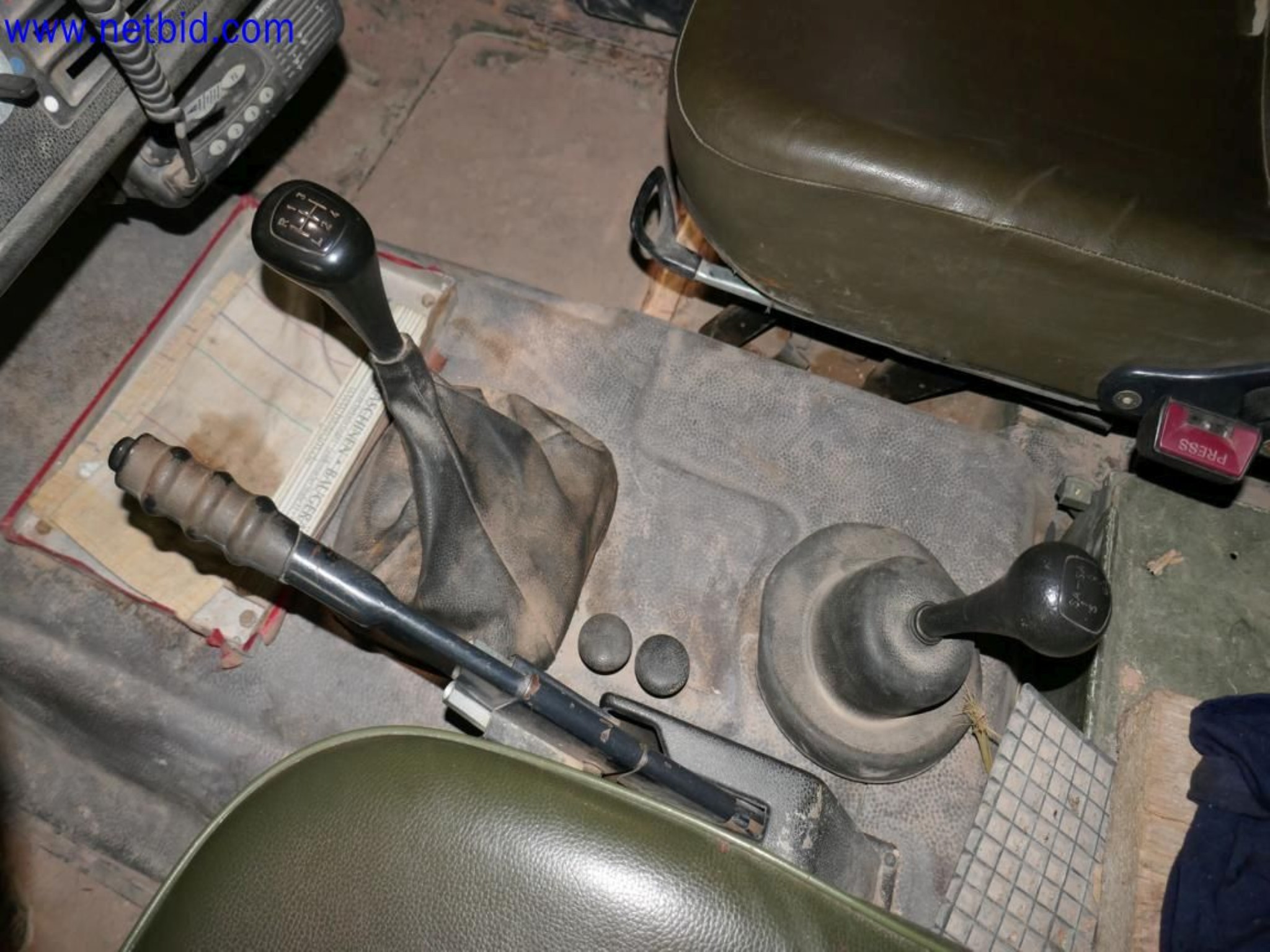 Sprzęt operacyjny i biurowy z sektora górniczego-16