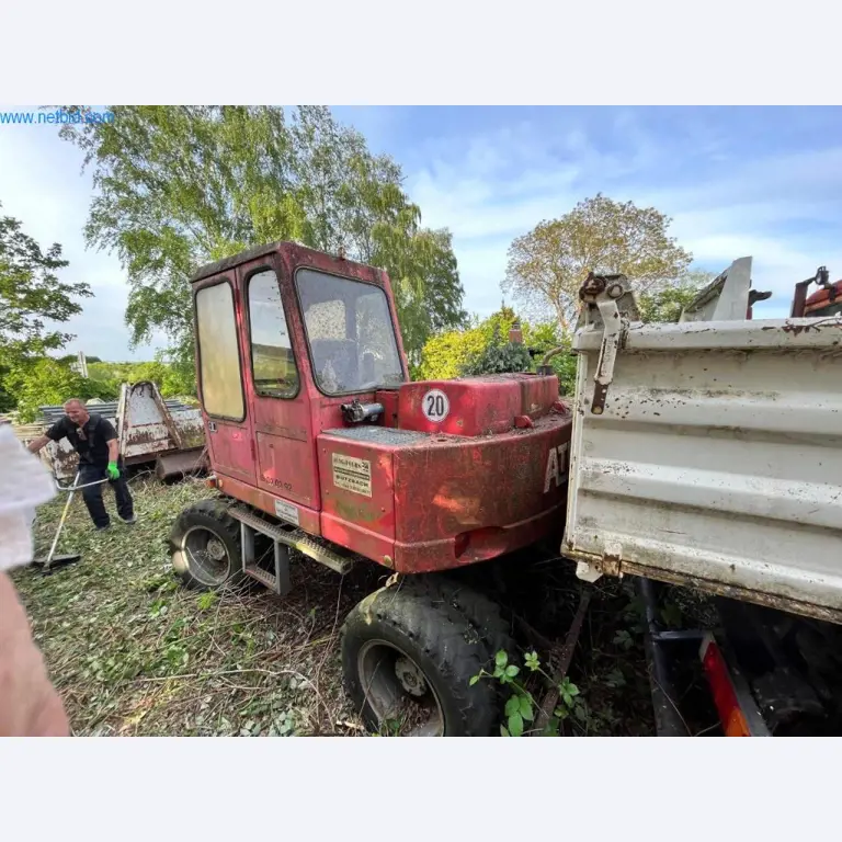 Machines de chantier, camions, matériel de construction-4