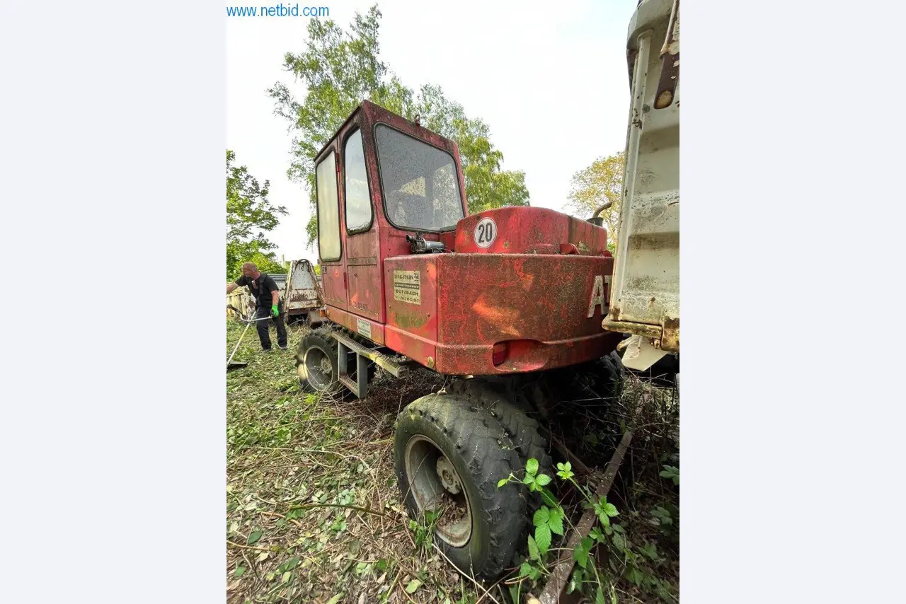 Machines de chantier, camions, matériel de construction-9
