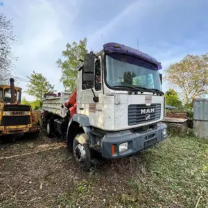 Truck tipper w. loading crane MAN FE 360 A, offener Kasten