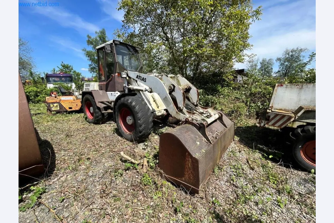 Gradbeni stroji, tovornjaki, gradbena oprema-1