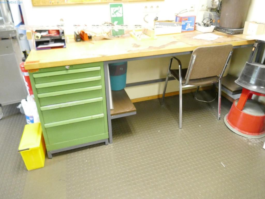 Nemocniční vybavení a IT zařízení-1