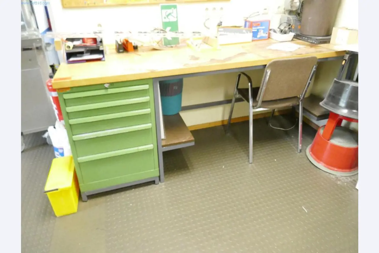 Nemocniční vybavení a IT zařízení-1