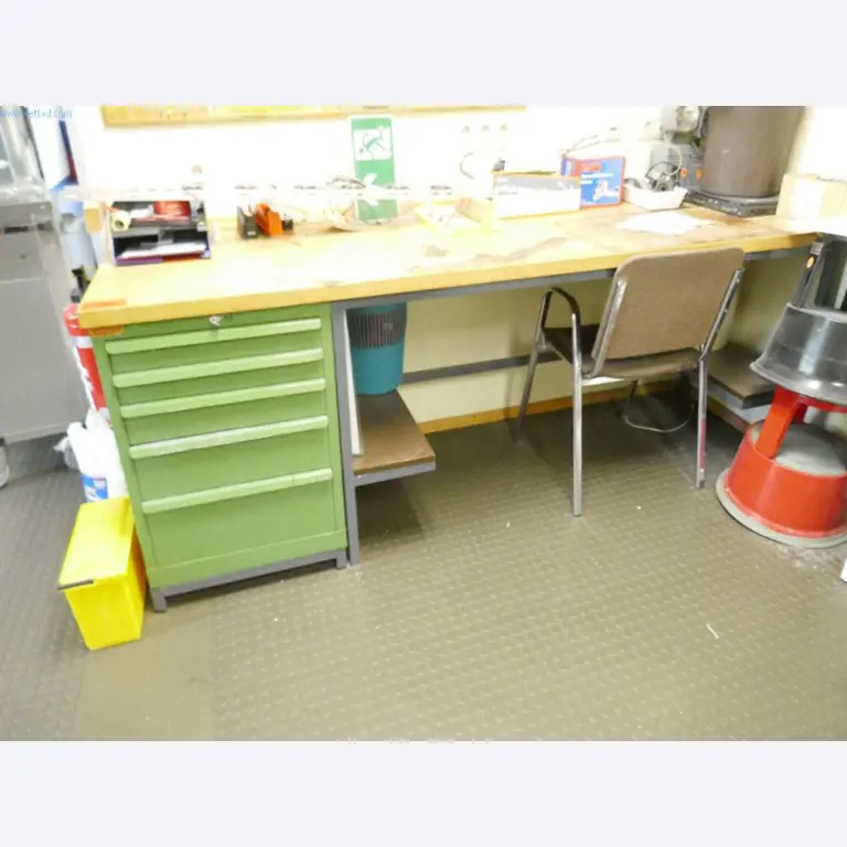 Nemocniční vybavení a IT zařízení-1