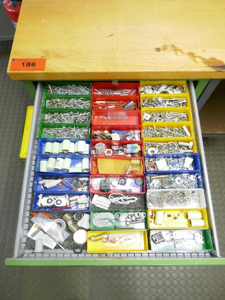 Nemocniční vybavení a IT zařízení-2