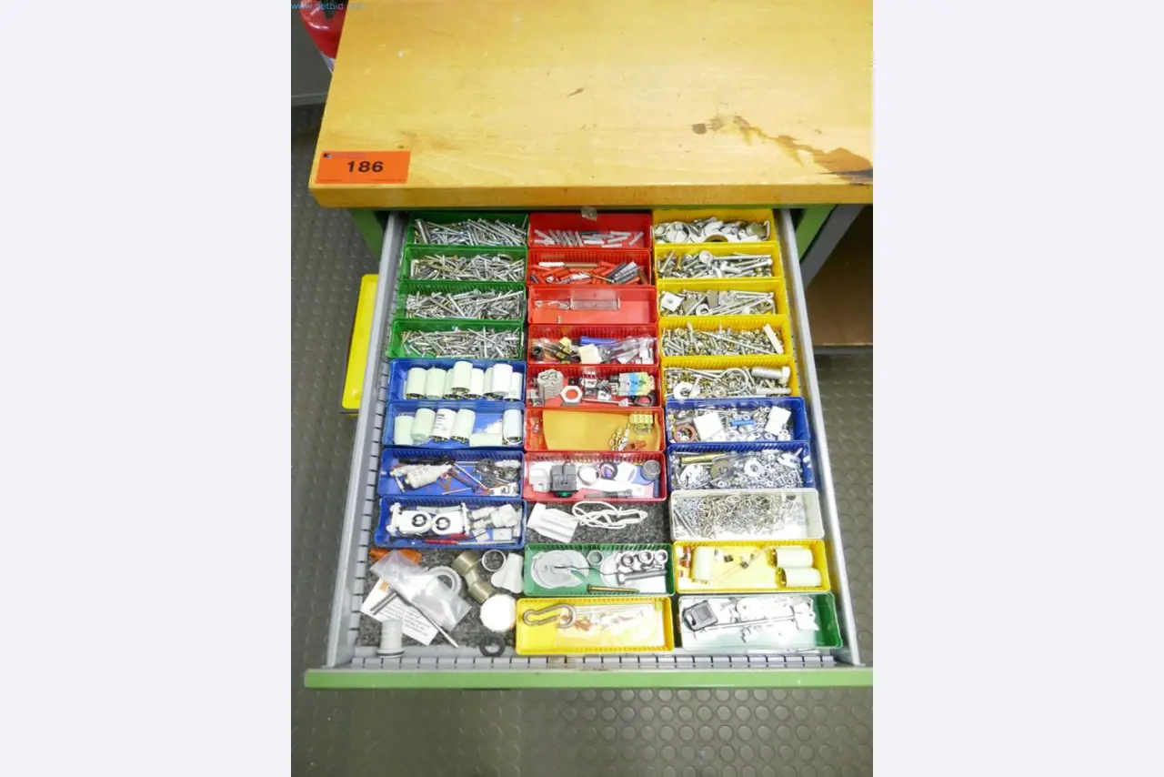 Nemocniční vybavení a IT zařízení-2