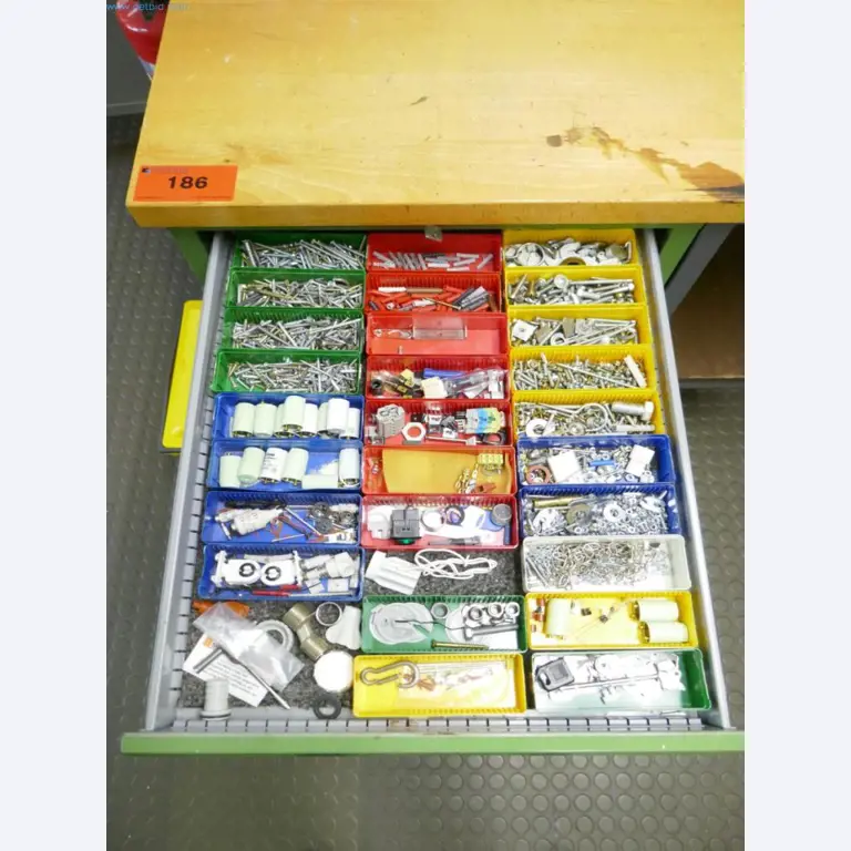 Nemocniční vybavení a IT zařízení-2