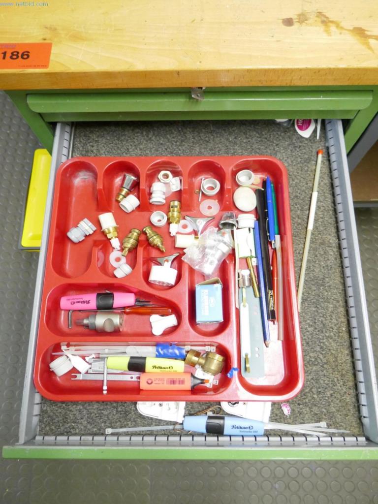 Nemocniční vybavení a IT zařízení-3