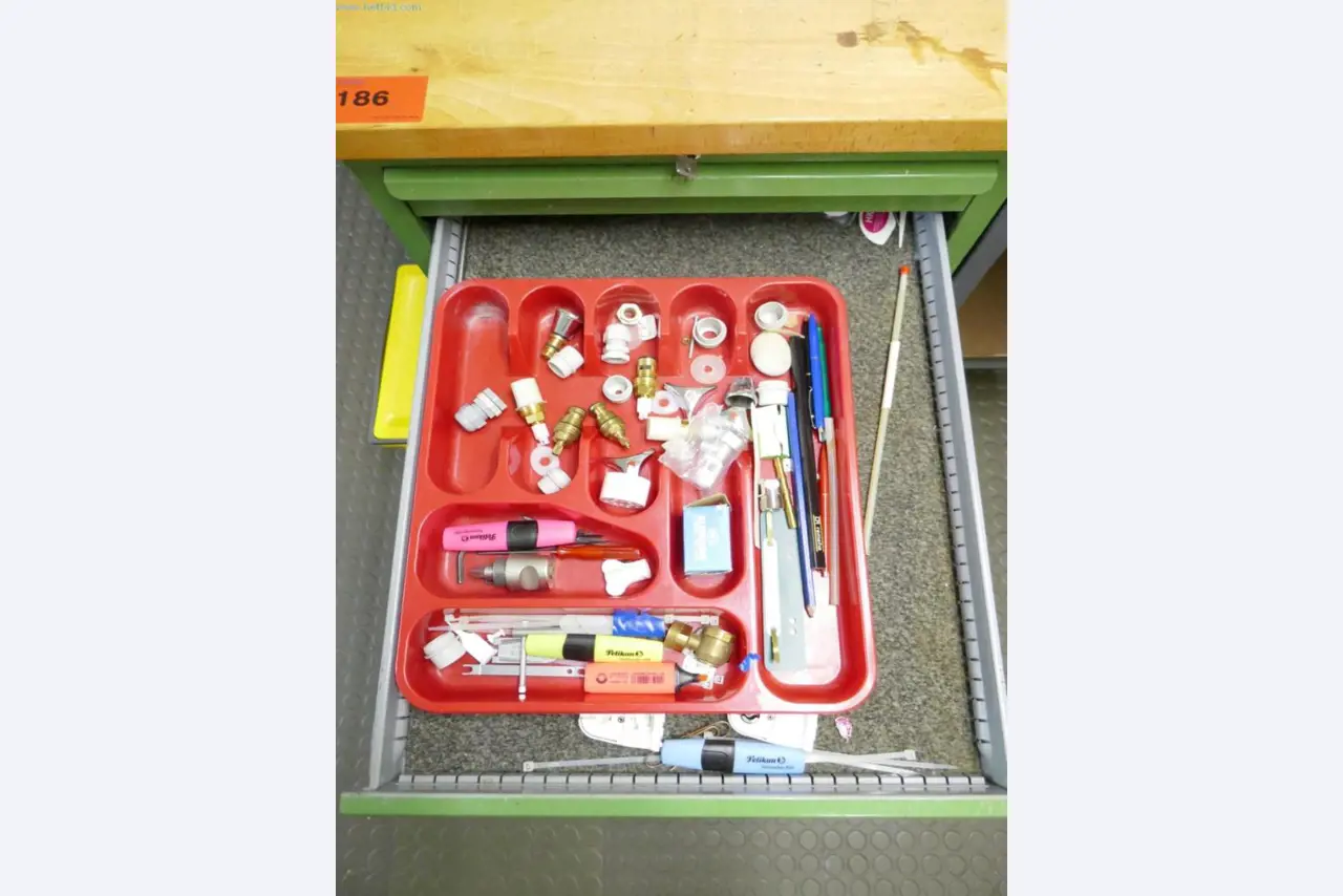 Nemocniční vybavení a IT zařízení-3