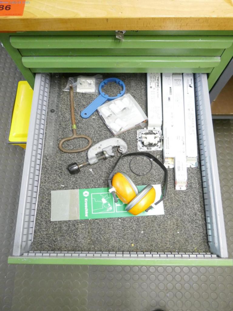 Nemocniční vybavení a IT zařízení-4