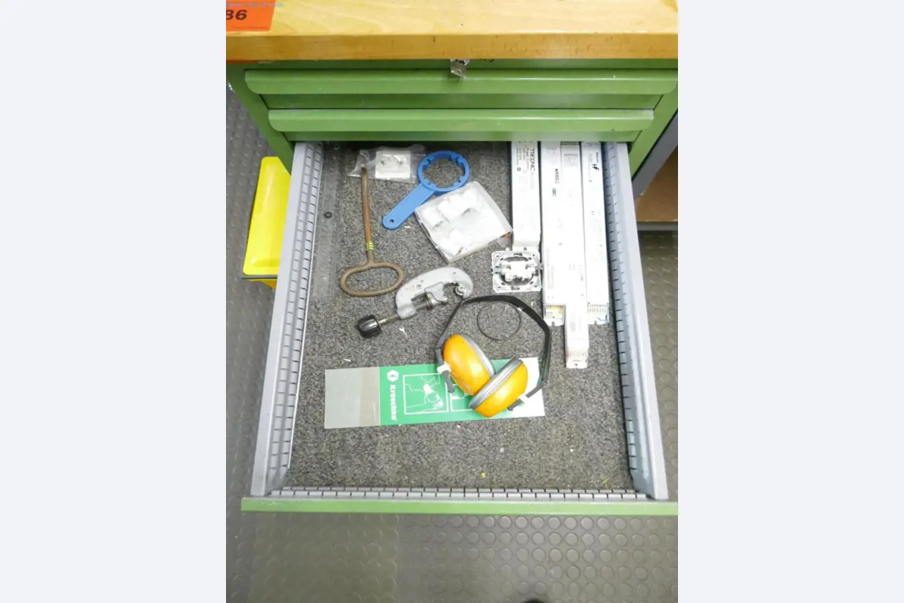 Nemocniční vybavení a IT zařízení-4