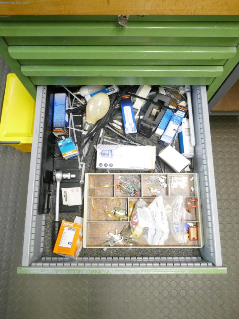 Nemocniční vybavení a IT zařízení-5