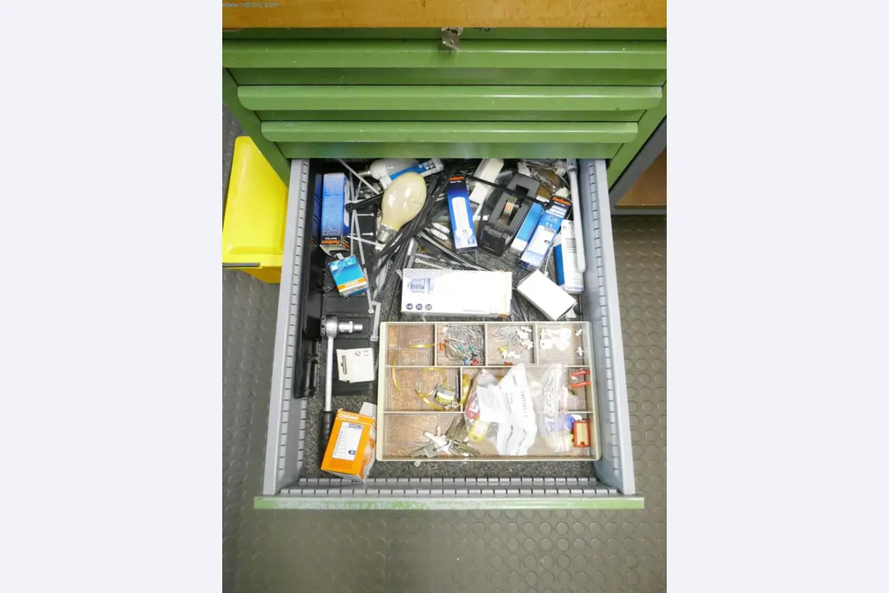 Nemocniční vybavení a IT zařízení-5