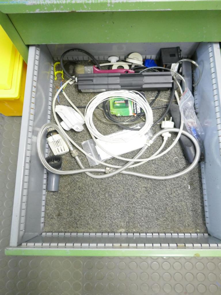 Nemocniční vybavení a IT zařízení-6