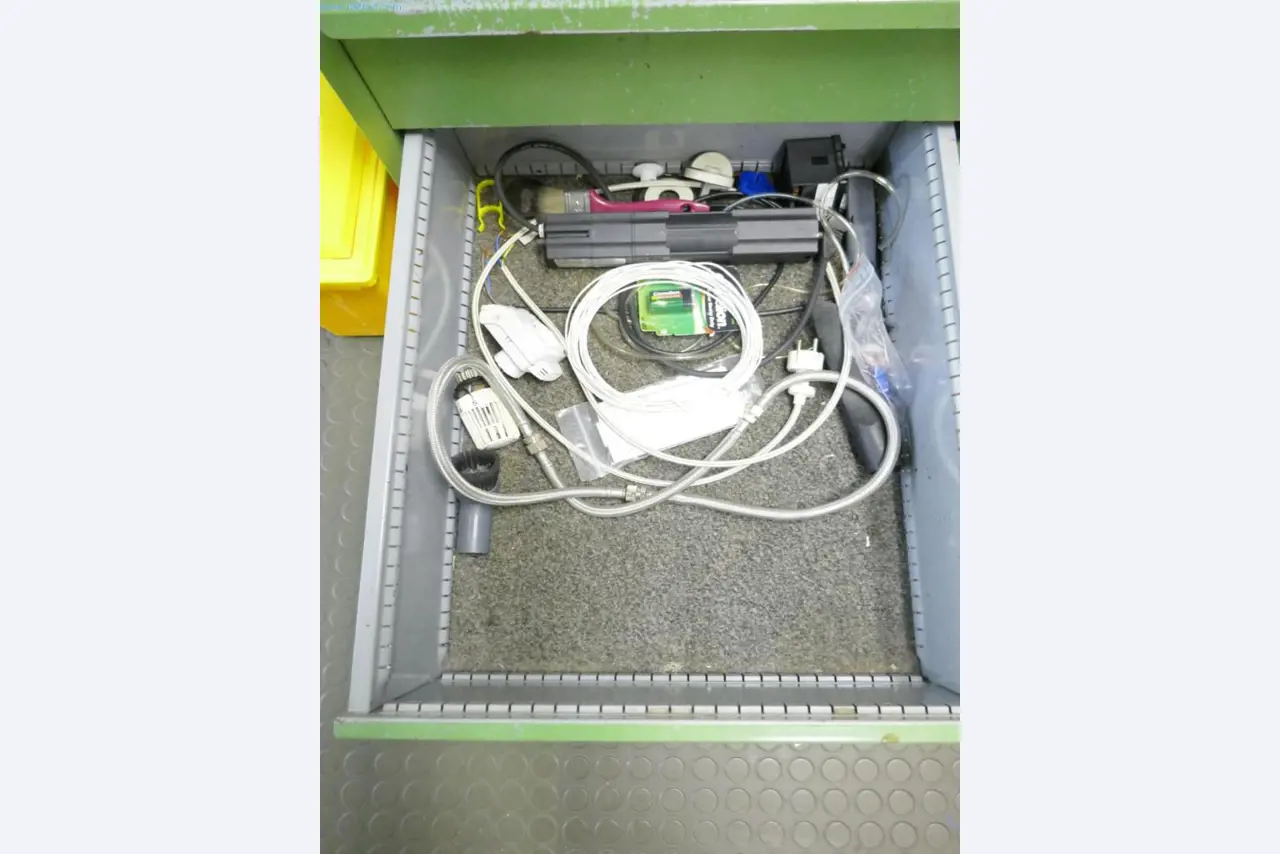 Nemocniční vybavení a IT zařízení-6