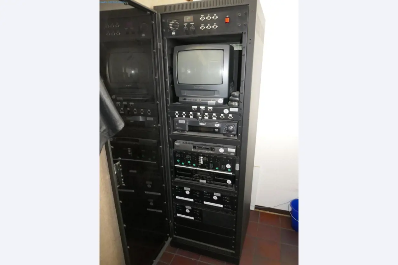 Nemocniční vybavení a IT zařízení-2