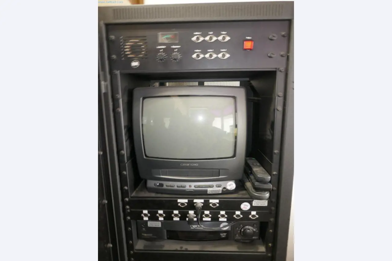 Nemocniční vybavení a IT zařízení-3