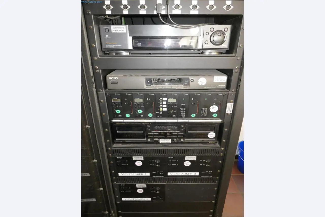 Nemocniční vybavení a IT zařízení-5