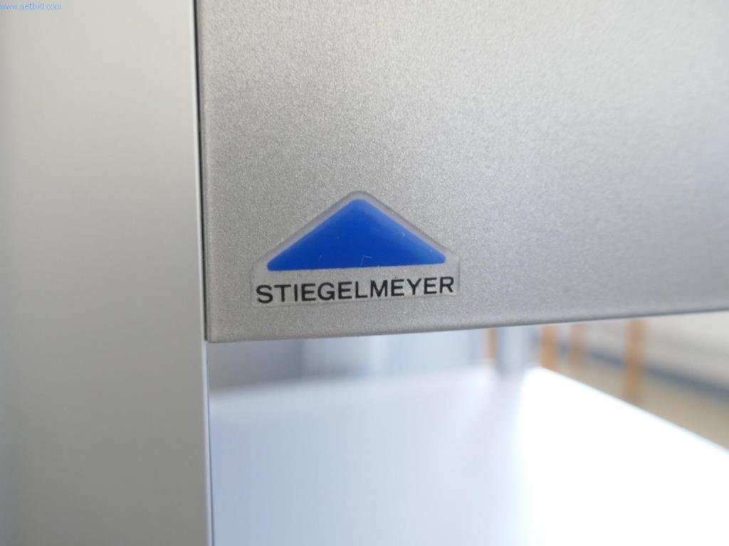 Ausstattung des Krankenhauses sowie die EDV-Einrichtung-3