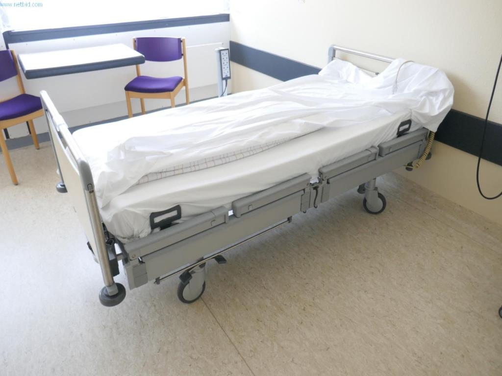 Ausstattung des Krankenhauses sowie die EDV-Einrichtung-8