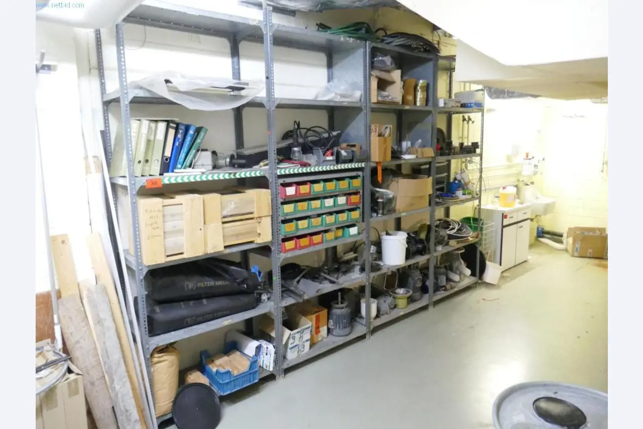 Ausstattung des Krankenhauses sowie die EDV-Einrichtung-3