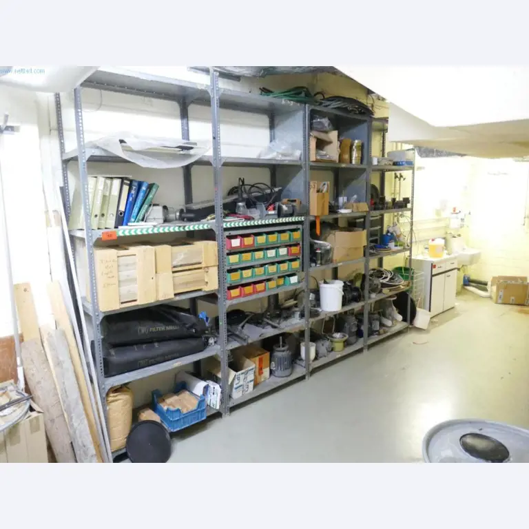 Ausstattung des Krankenhauses sowie die EDV-Einrichtung-3