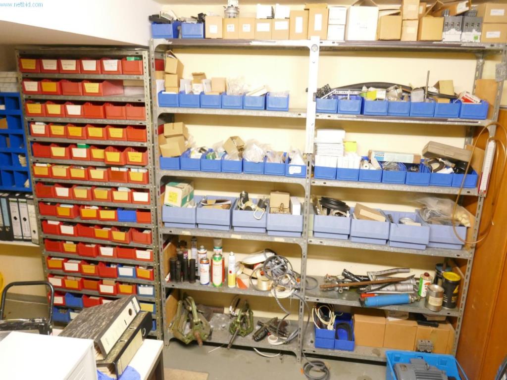 Ausstattung des Krankenhauses sowie die EDV-Einrichtung-6