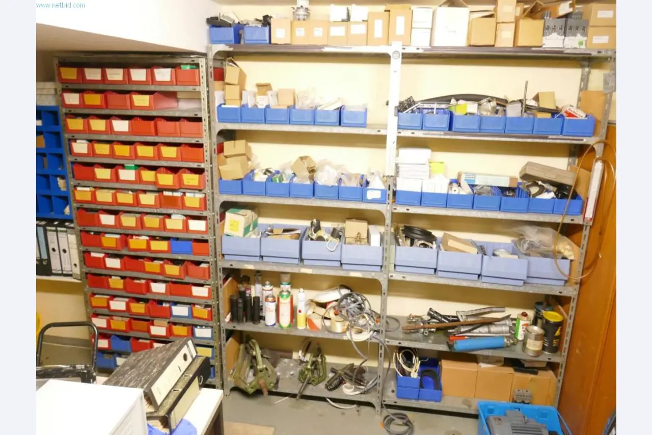 Ausstattung des Krankenhauses sowie die EDV-Einrichtung-6