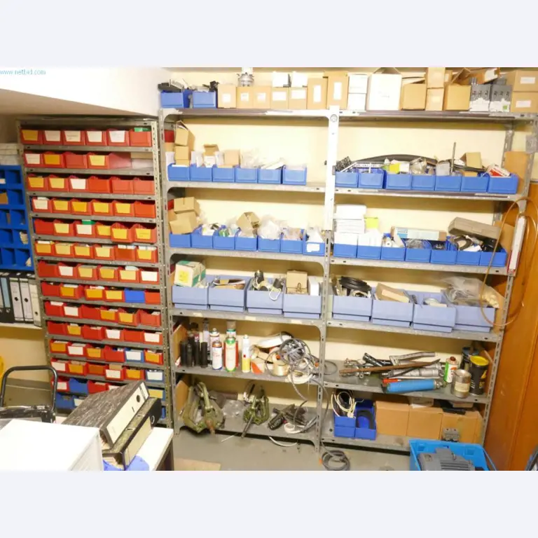 Ausstattung des Krankenhauses sowie die EDV-Einrichtung-6