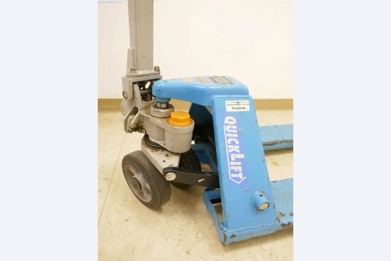 Hospital equipment and IT-hardware-3