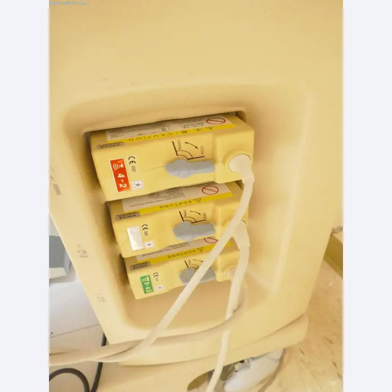 Ausstattung des Krankenhauses sowie die EDV-Einrichtung-5