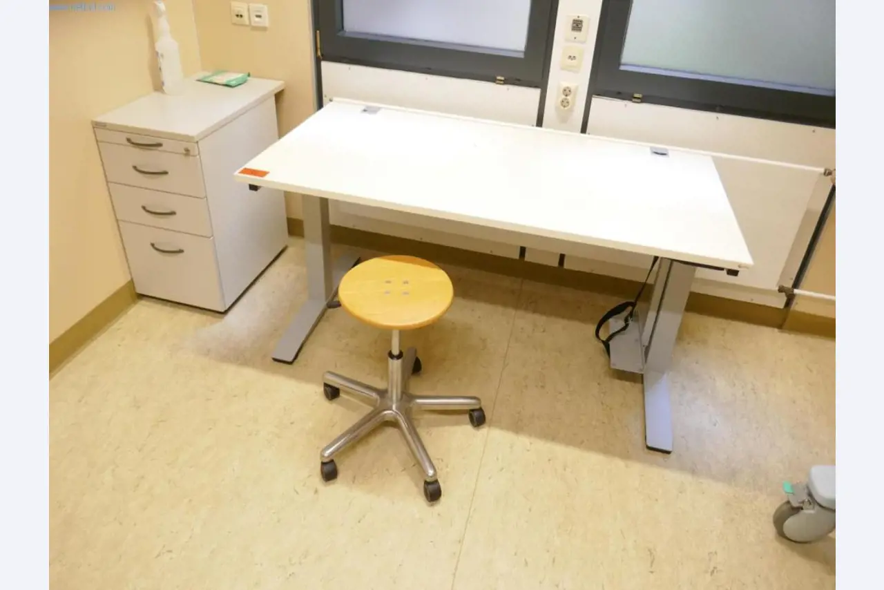 Ausstattung des Krankenhauses sowie die EDV-Einrichtung-6