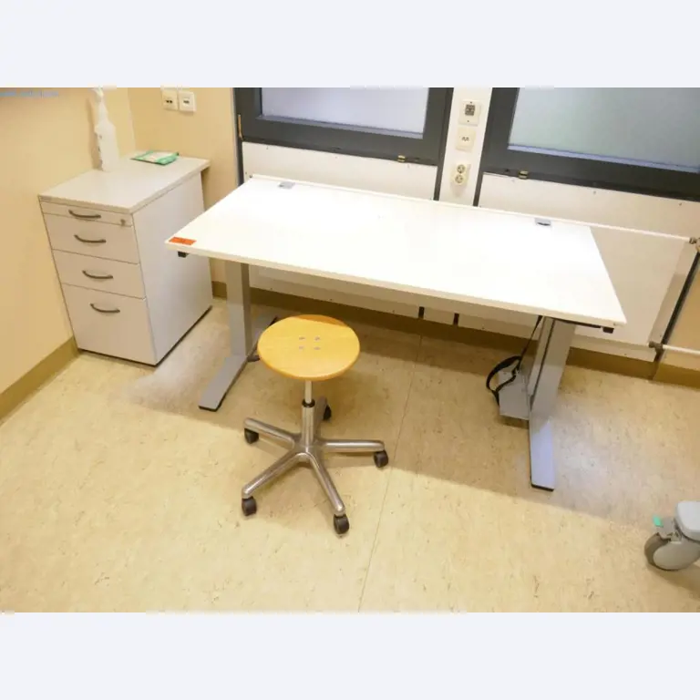 Ausstattung des Krankenhauses sowie die EDV-Einrichtung-6