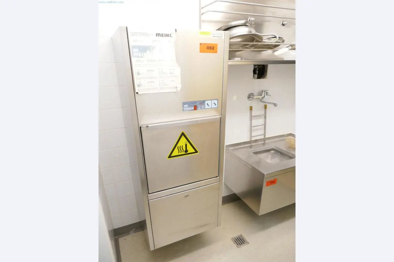 Equipamiento hospitalario e instalaciones informáticas-1