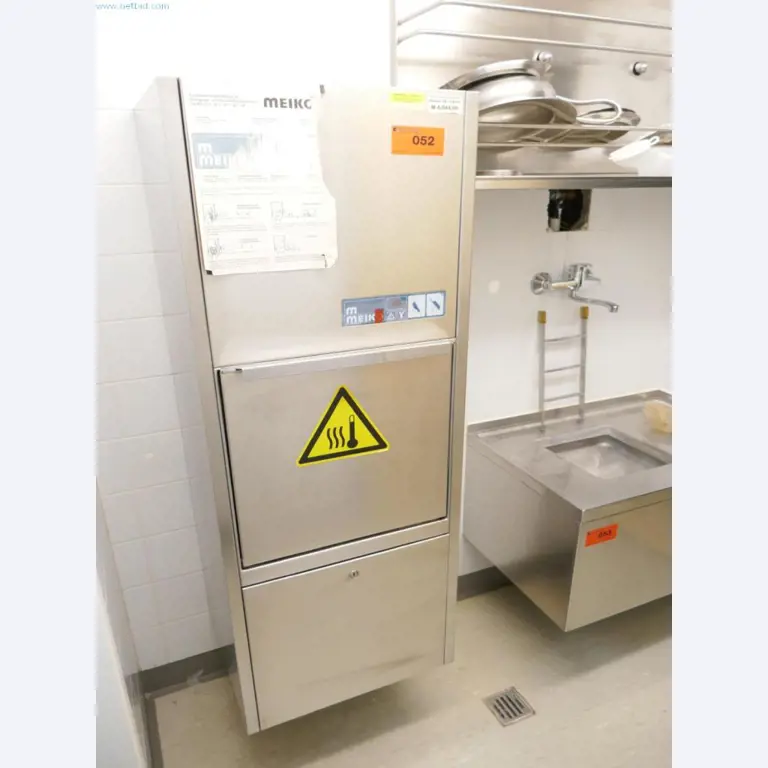 Equipamiento hospitalario e instalaciones informáticas-1