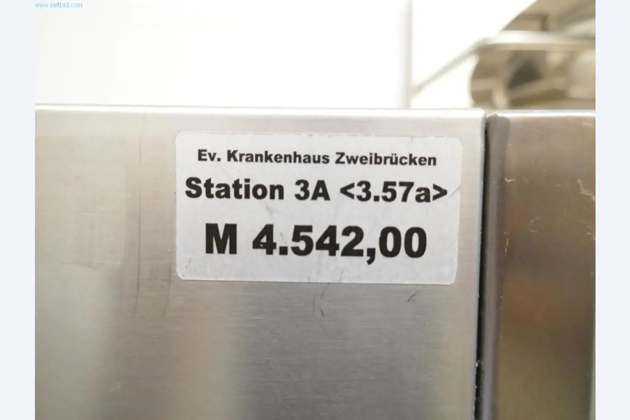 Equipamiento hospitalario e instalaciones informáticas-5