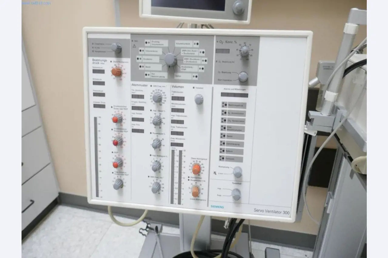 Nemocniční vybavení a IT zařízení-3